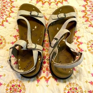 MOVING SALE! Taos soft support sandals